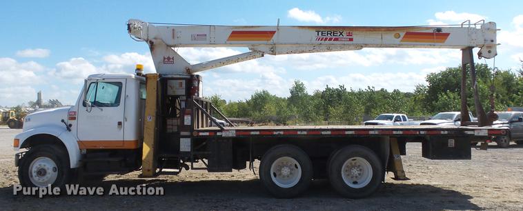 image for item DE7276 1990 International 4900 crane truck