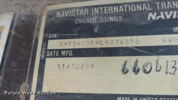 image for item DE7276 1990 International 4900 crane truck