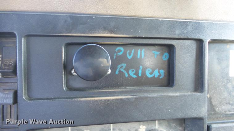 image for item DE7276 1990 International 4900 crane truck