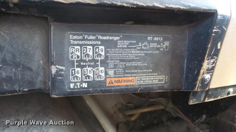 image for item DE7276 1990 International 4900 crane truck