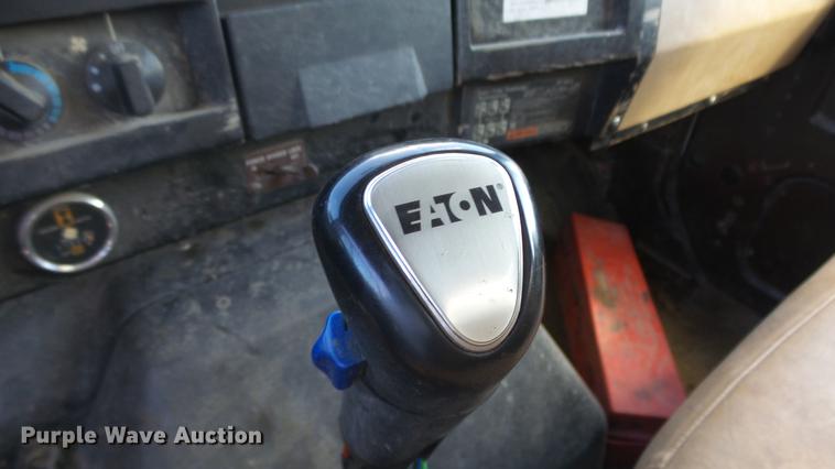 image for item DE7276 1990 International 4900 crane truck