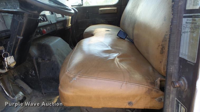 image for item DE7276 1990 International 4900 crane truck