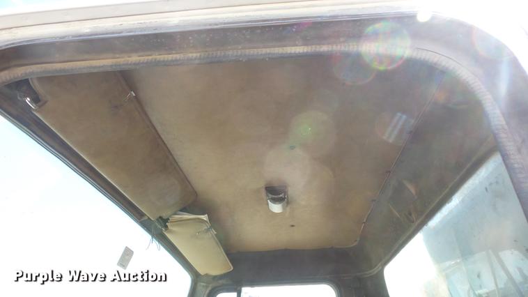 image for item DE7276 1990 International 4900 crane truck