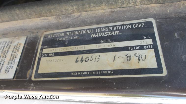 image for item DE7276 1990 International 4900 crane truck