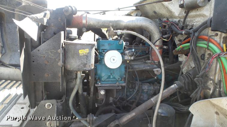 image for item DE7276 1990 International 4900 crane truck