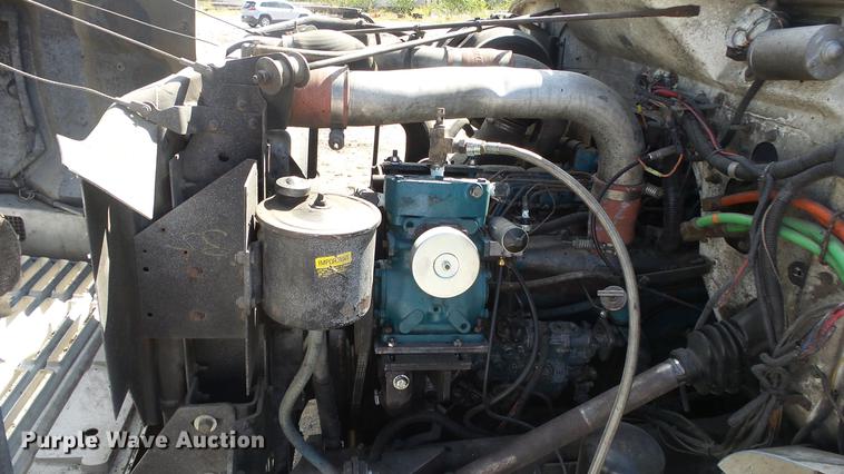 image for item DE7276 1990 International 4900 crane truck