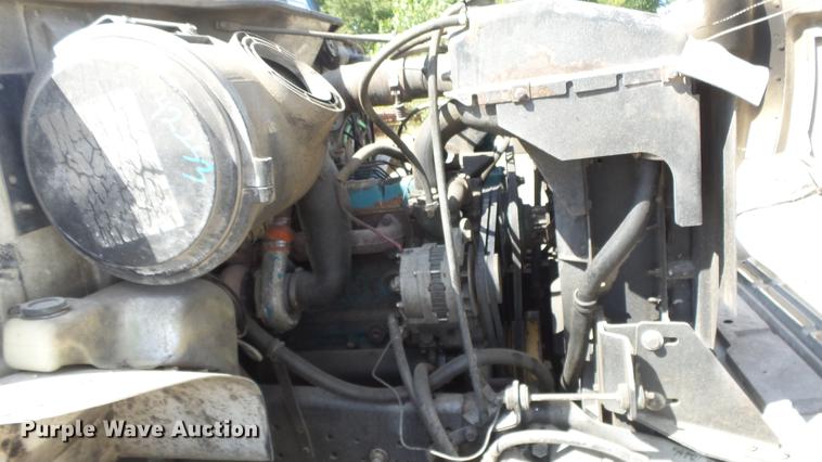 image for item DE7276 1990 International 4900 crane truck