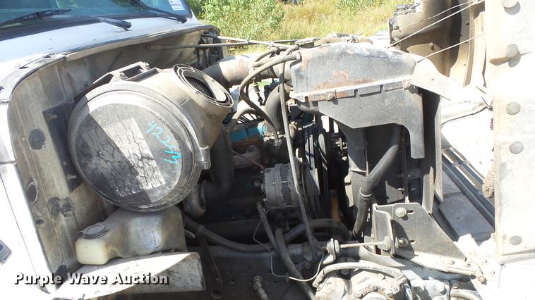 image for item DE7276 1990 International 4900 crane truck