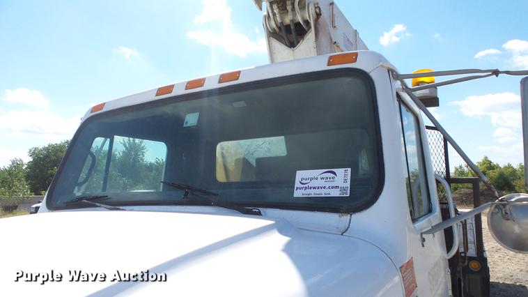 image for item DE7276 1990 International 4900 crane truck