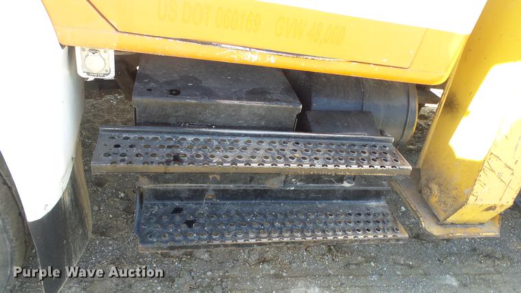 image for item DE7276 1990 International 4900 crane truck