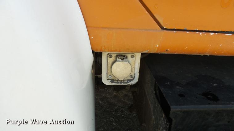 image for item DE7276 1990 International 4900 crane truck