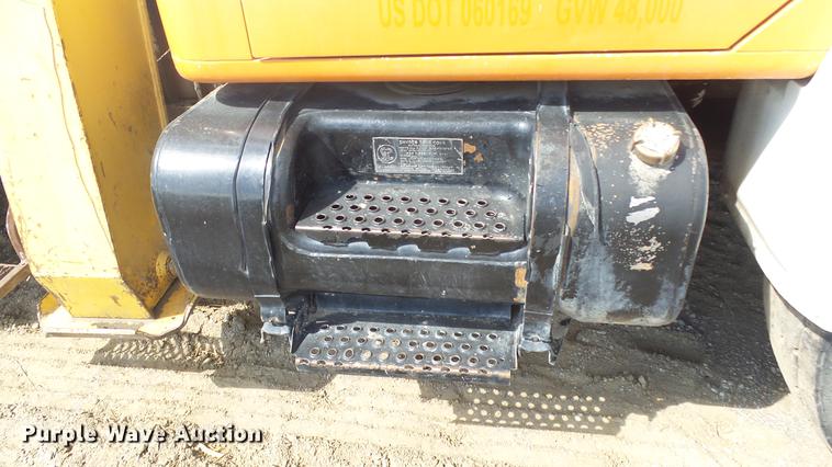 image for item DE7276 1990 International 4900 crane truck