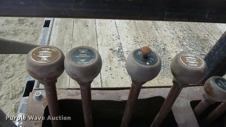 image for item DE7276 1990 International 4900 crane truck