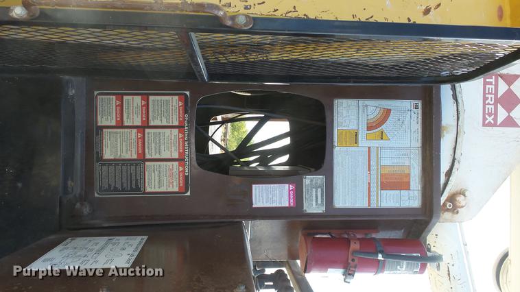 image for item DE7276 1990 International 4900 crane truck