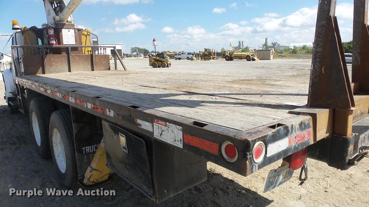 image for item DE7276 1990 International 4900 crane truck