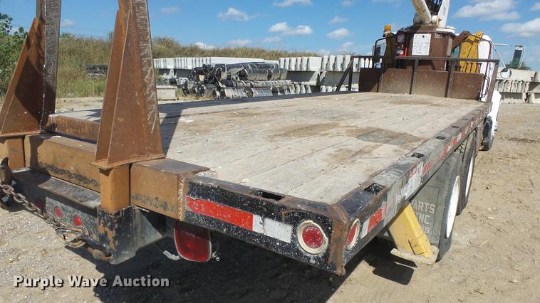 image for item DE7276 1990 International 4900 crane truck