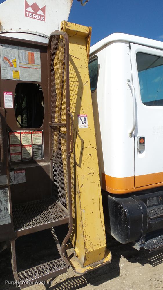 image for item DE7276 1990 International 4900 crane truck