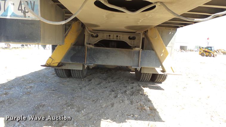 image for item DE7276 1990 International 4900 crane truck