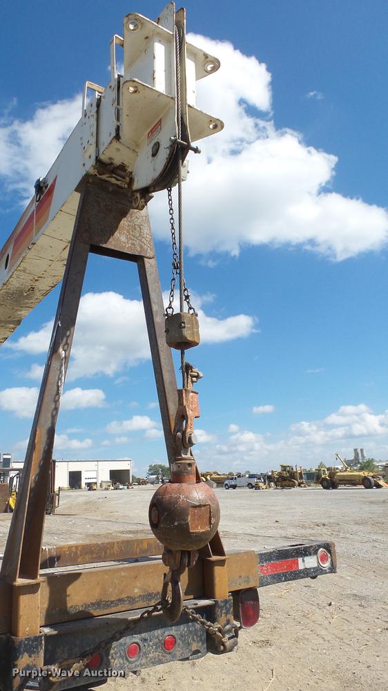 image for item DE7276 1990 International 4900 crane truck