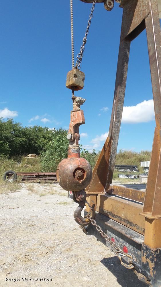 image for item DE7276 1990 International 4900 crane truck