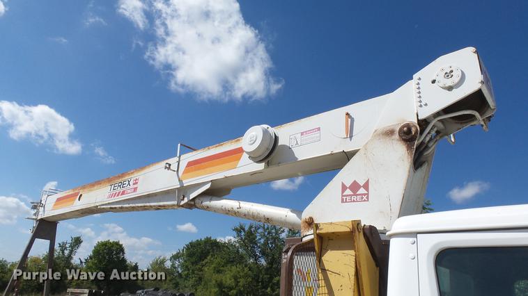 image for item DE7276 1990 International 4900 crane truck