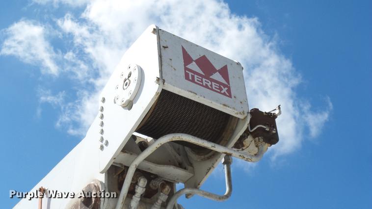 image for item DE7276 1990 International 4900 crane truck