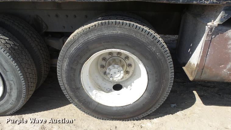 image for item DE7276 1990 International 4900 crane truck