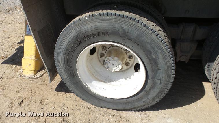 image for item DE7276 1990 International 4900 crane truck