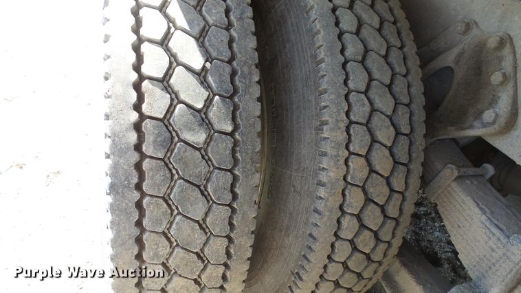 image for item DE7276 1990 International 4900 crane truck