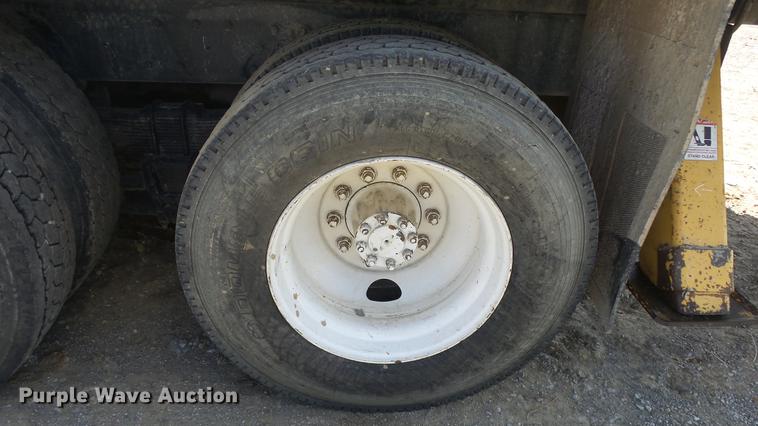 image for item DE7276 1990 International 4900 crane truck