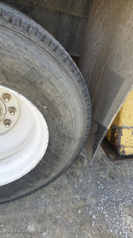 image for item DE7276 1990 International 4900 crane truck