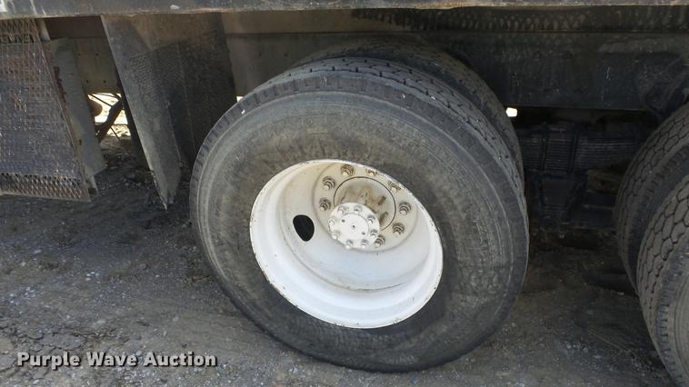 image for item DE7276 1990 International 4900 crane truck