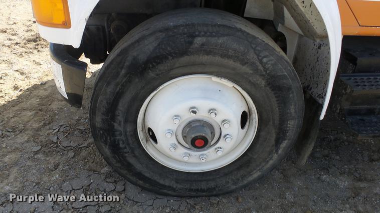 image for item DE7276 1990 International 4900 crane truck