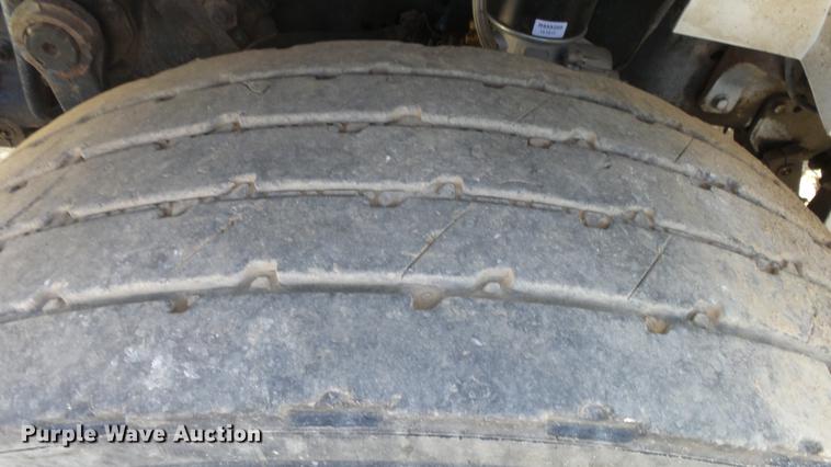 image for item DE7276 1990 International 4900 crane truck