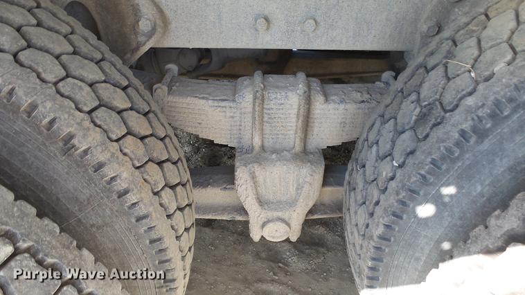 image for item DE7276 1990 International 4900 crane truck