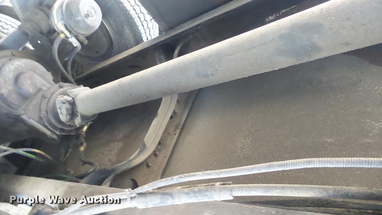 image for item DE7276 1990 International 4900 crane truck