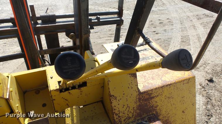 image for item DE7279 Caterpillar R80 forklift