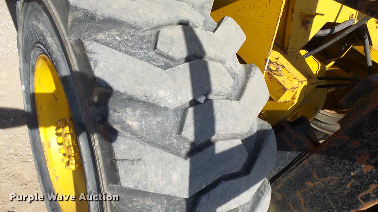 image for item DE7279 Caterpillar R80 forklift