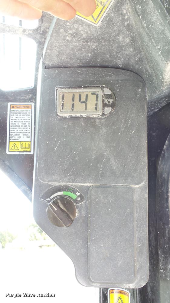 image for item DE7282 2012 Caterpillar 272D skid steer