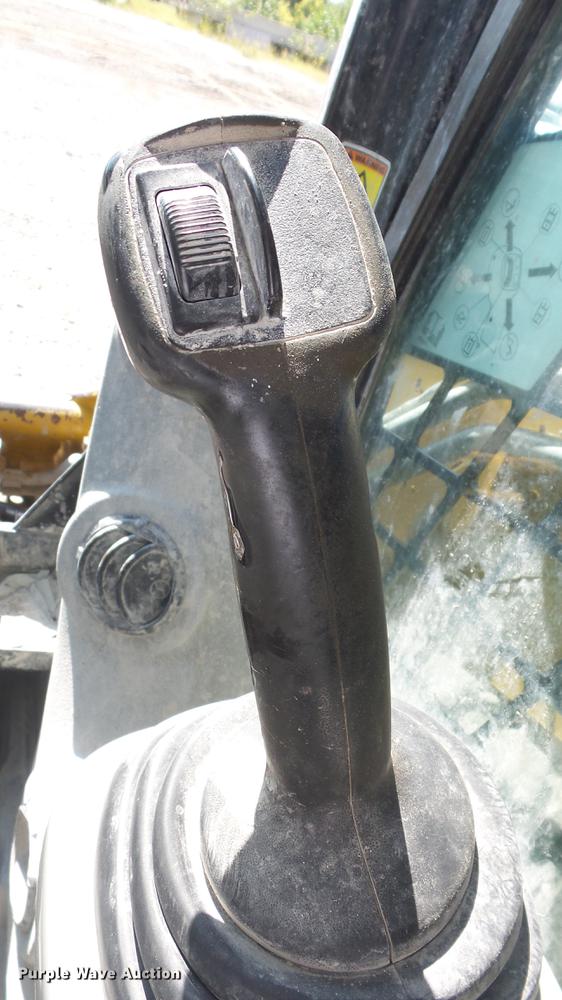 image for item DE7282 2012 Caterpillar 272D skid steer