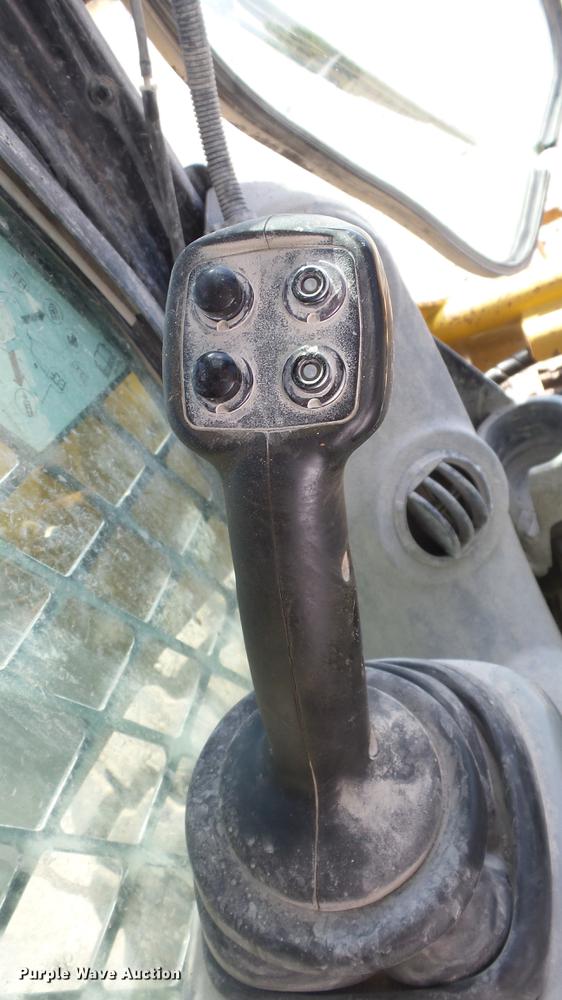 image for item DE7282 2012 Caterpillar 272D skid steer