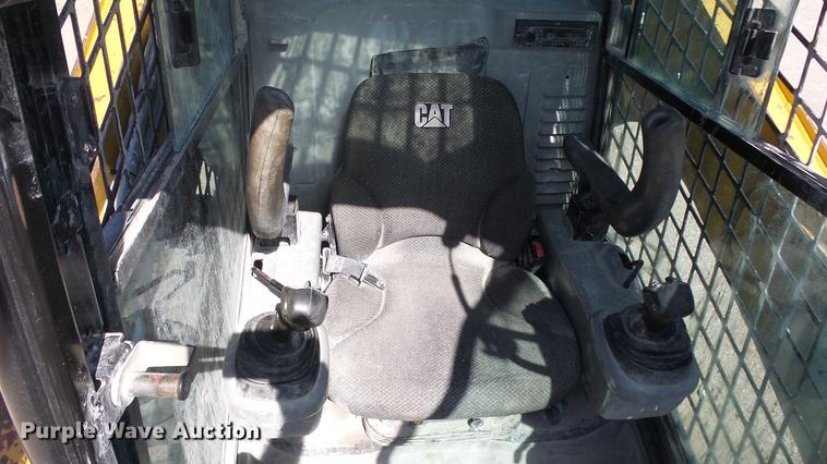 image for item DE7282 2012 Caterpillar 272D skid steer