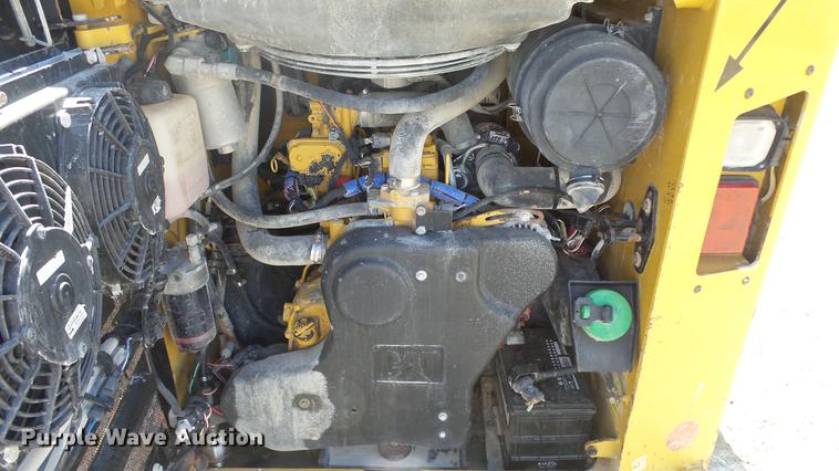 image for item DE7282 2012 Caterpillar 272D skid steer