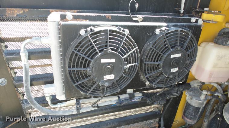 image for item DE7282 2012 Caterpillar 272D skid steer