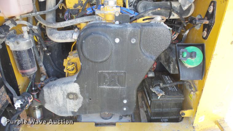image for item DE7282 2012 Caterpillar 272D skid steer