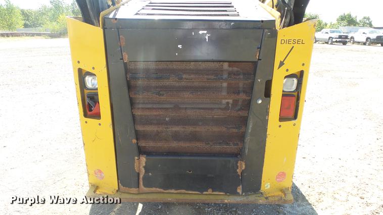 image for item DE7282 2012 Caterpillar 272D skid steer