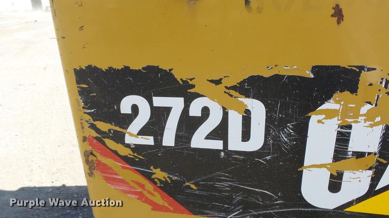image for item DE7282 2012 Caterpillar 272D skid steer