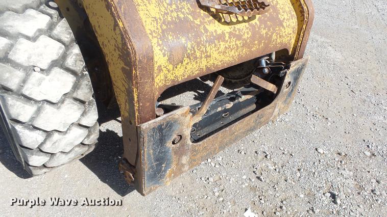 image for item DE7282 2012 Caterpillar 272D skid steer