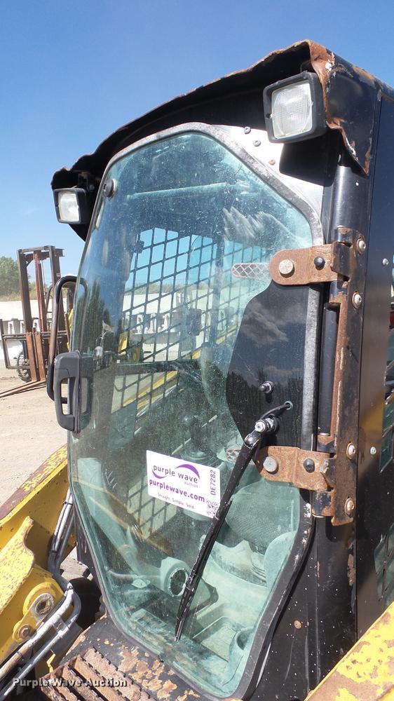 image for item DE7282 2012 Caterpillar 272D skid steer