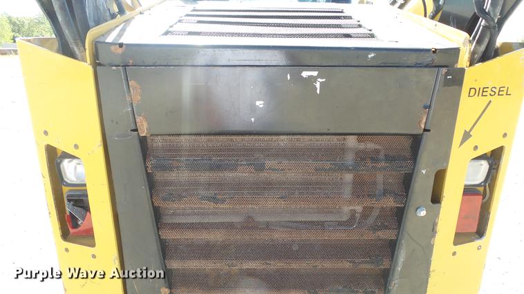 image for item DE7282 2012 Caterpillar 272D skid steer